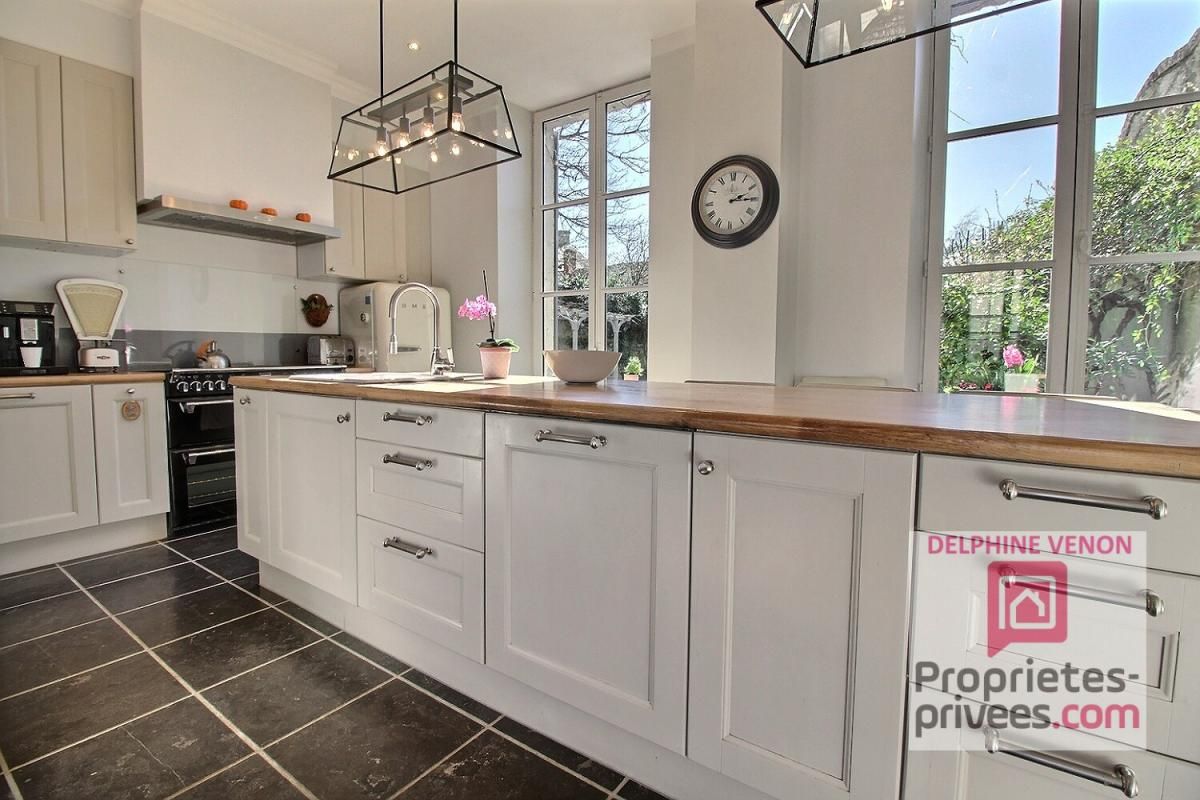 CHATEAUNEUF-SUR-LOIRE Maison prestige entre Loire et coeur de ville à Châteauneuf Sur Loire  sur un parc de 1600 m²  dominant  les terres du château 4