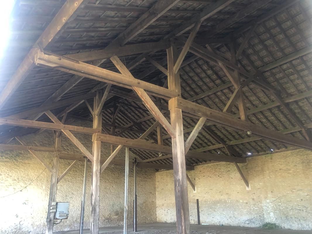 PROVINS Authentique grange en pierre avec dépendance à réhabiliter - 6470 m² de terrain - Secteur Provins (77) 3