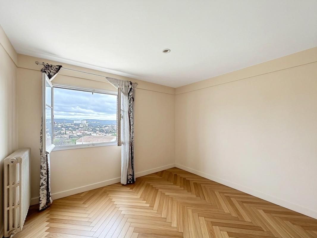 LES PENNES-MIRABEAU Maison les pennes mirabeau (possibilité 2 appartements ) 4