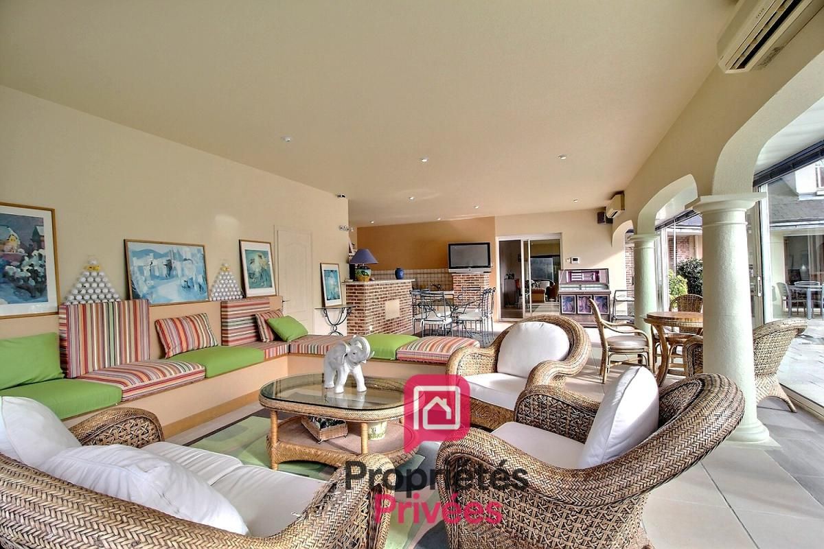 VILLEMANDEUR A seulement 1h de PARIS - PROPRIETE CONTEMPORAINE D'EXCEPTION de 350 m2 - PISCINE chauffée - JACUZZI - PARC ARBORE d'environ 4200  m2 - Classe énergétique A ! 3