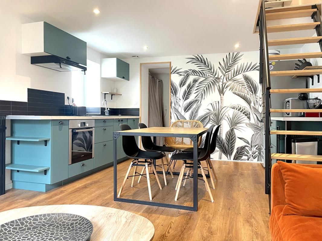 POITIERS Opportunité d'investissement ? Immeuble (sans copropriété et vendu meublé ) 2 logements Poitiers Centre forte rentabilité 3