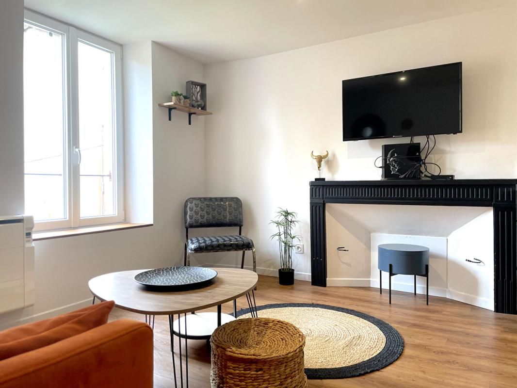 POITIERS Opportunité d'investissement ? Immeuble (sans copropriété et vendu meublé ) 2 logements Poitiers Centre forte rentabilité 4