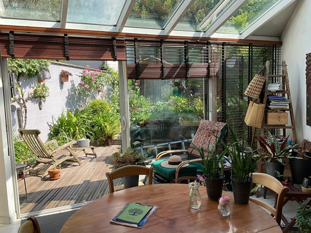 Véritable échoppe des années 20 joliment restaurée et son jardin bucolique sans vis-à-vis