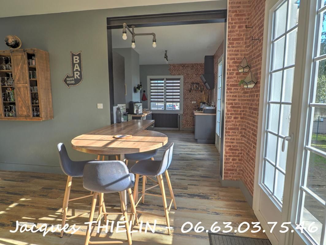 LONGUE-JUMELLES Maison familiale en hyper centre-ville de Longué 4