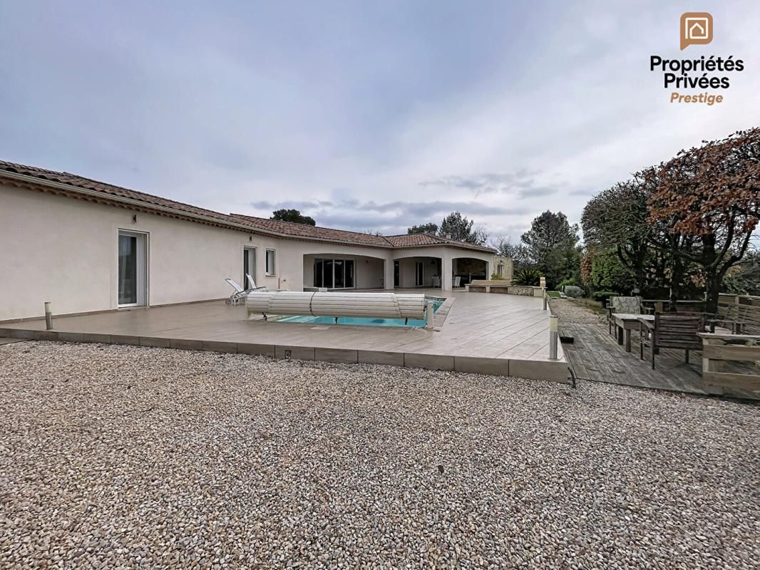 OLLIERES VUE DOMINANTE - PLAIN-PIED 200m² - PISCINE - ENVIRON 4000 m² + PARCELLE DÉTACHABLE - 25MIN AIX 3