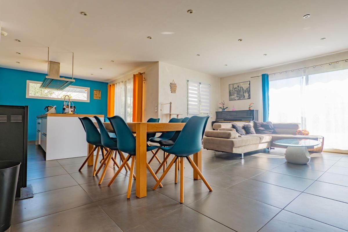 PONTEILLA Villa familiale moderne, 4 chambres, jardin, garage et piscine 2