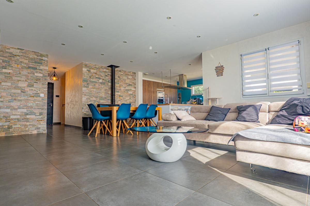 PONTEILLA Villa familiale moderne, 4 chambres, jardin, garage et piscine 3