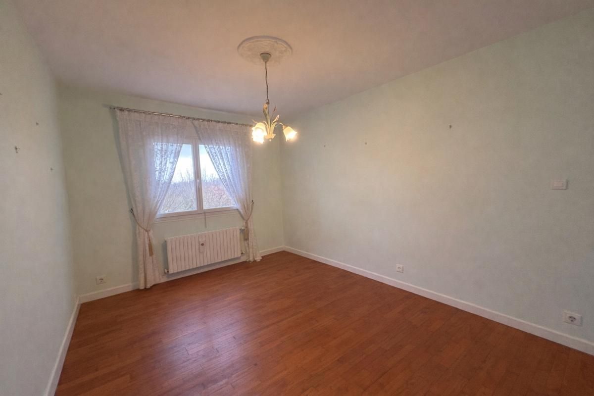 CHAMPCEVINEL A vendre, maison à fort potentiel située à CHAMPCEVINEL 24750 3