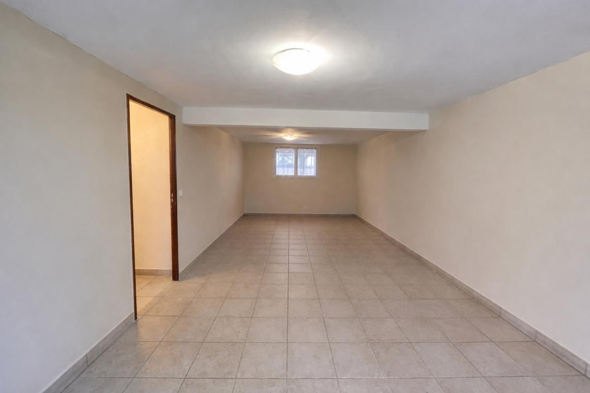 CHAMPCEVINEL A vendre, maison à fort potentiel située à CHAMPCEVINEL 24750 4