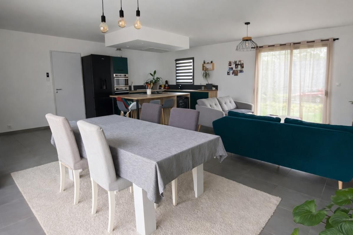 DIERRE Contemporaine 2024  Plain-pied 140 m²  Prestations modernes à Dierre 2