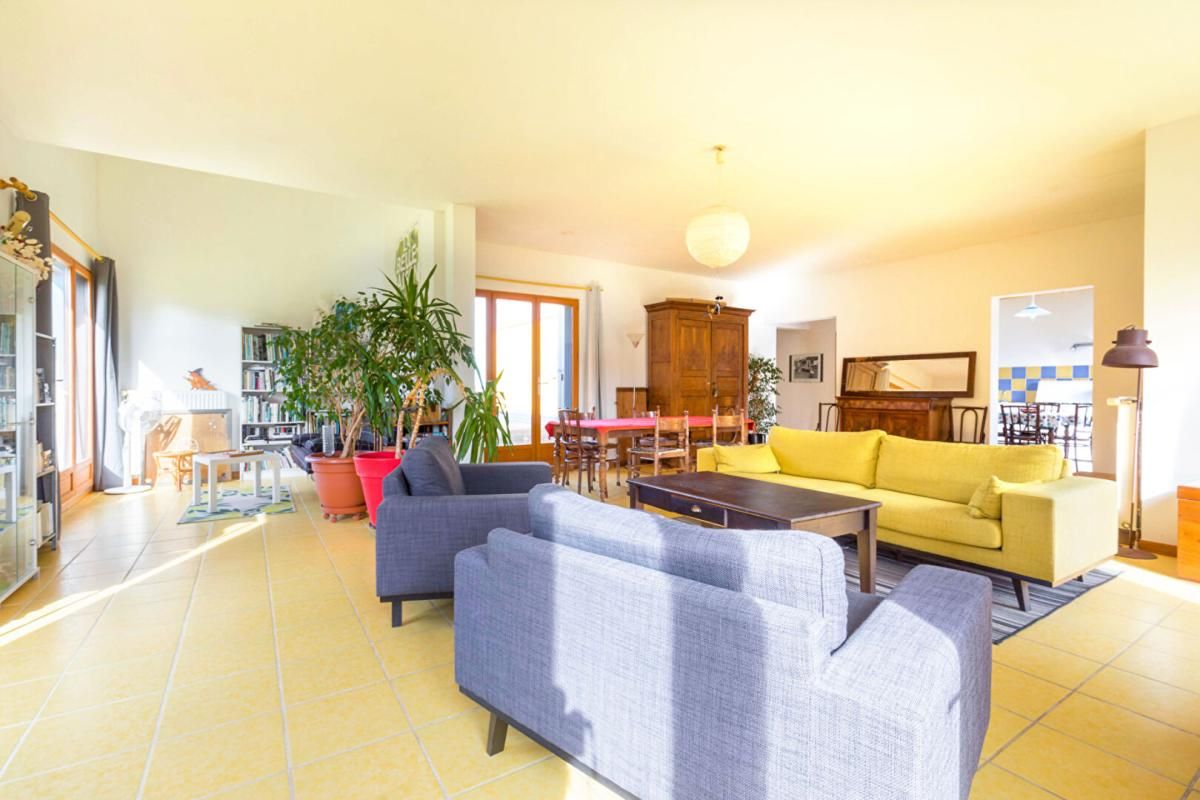 PASQUES Ensemble immobilier Pasques 12 pièces 260 m2 2