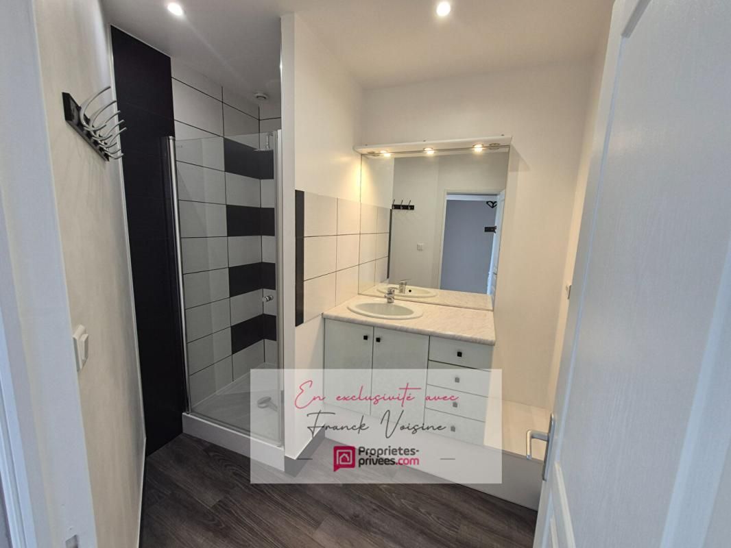 LES HERBIERS A VENDRE en Exclusivité aux Herbiers, Maison de  ville de 65 m2 avec 2 chambres et cour fermée 3