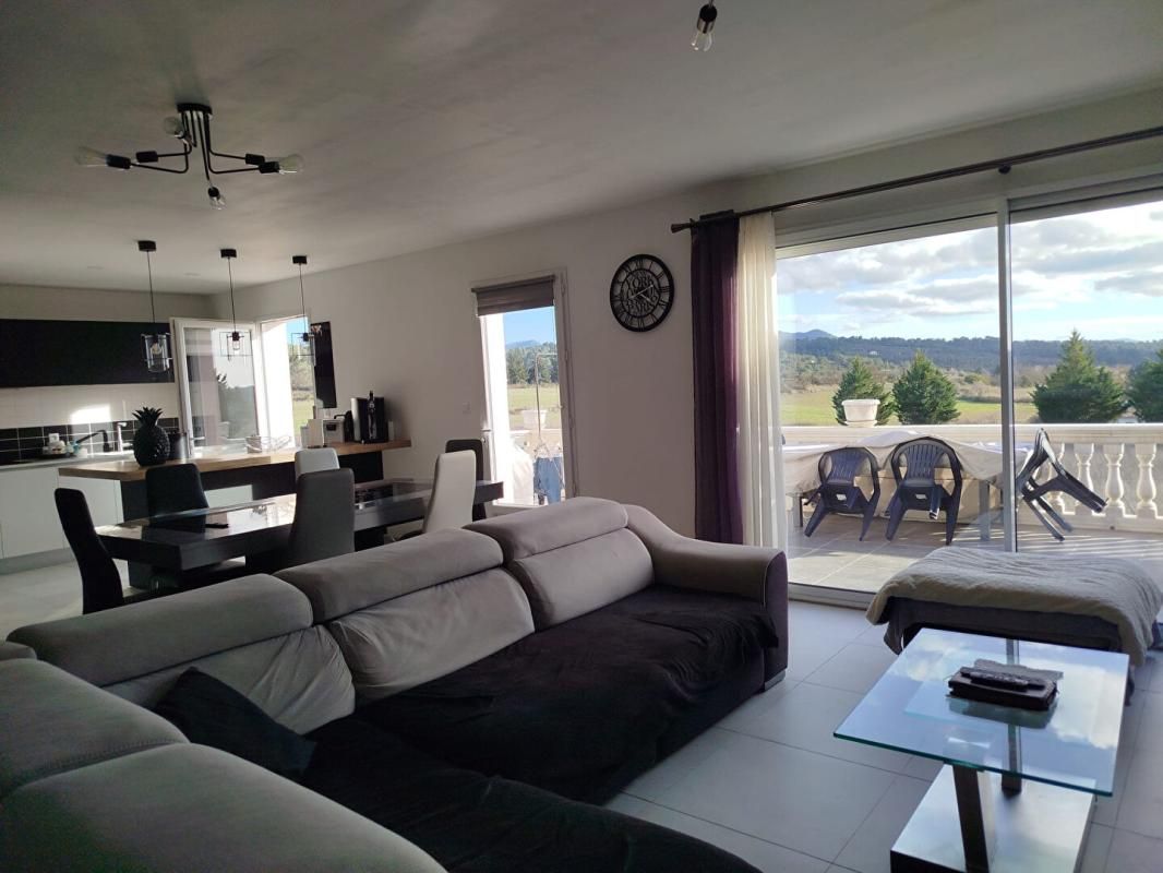 TAVERNES Maison individuelle de plain-pied avec piscine , Tavernes 2