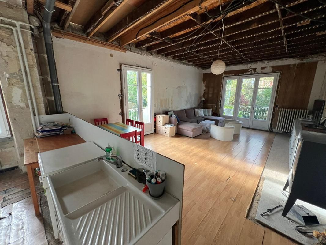 VIC-FEZENSAC Maison de ville 112 m² + Local commercial 50 m² - Centre Vic-Fezensac - Fort potentiel après rénovation 4