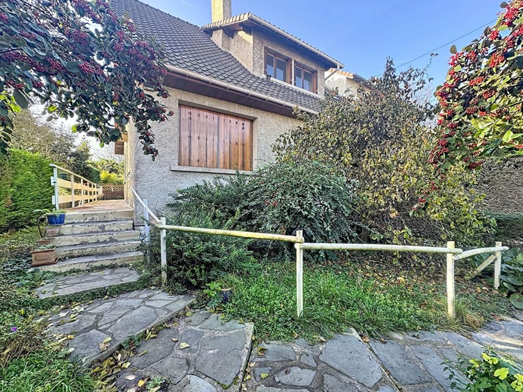 VERRIERES-LE-BUISSON Maison familiale en impasse  Calme et nature à proximité immédiate de la coulée verte! 2