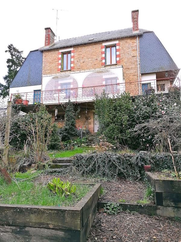PLOERMEL Maison de charme avec jardin paysagé ? Centre historique de Ploërmel 3