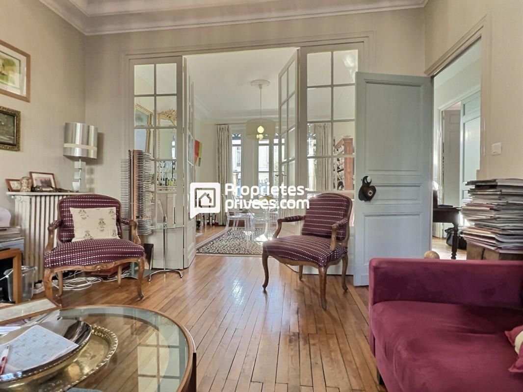 PERIGUEUX Maison de ville T8 d'env. 236 m2 avec 6 ch, piscine chauffée et garage sur PERIGUEUX (24000) 2