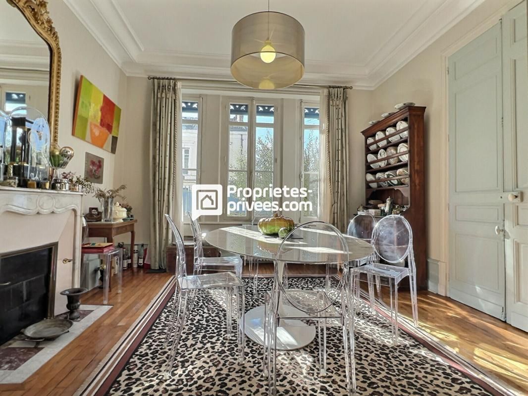 PERIGUEUX Maison de ville T8 d'env. 236 m2 avec 6 ch, piscine chauffée et garage sur PERIGUEUX (24000) 3