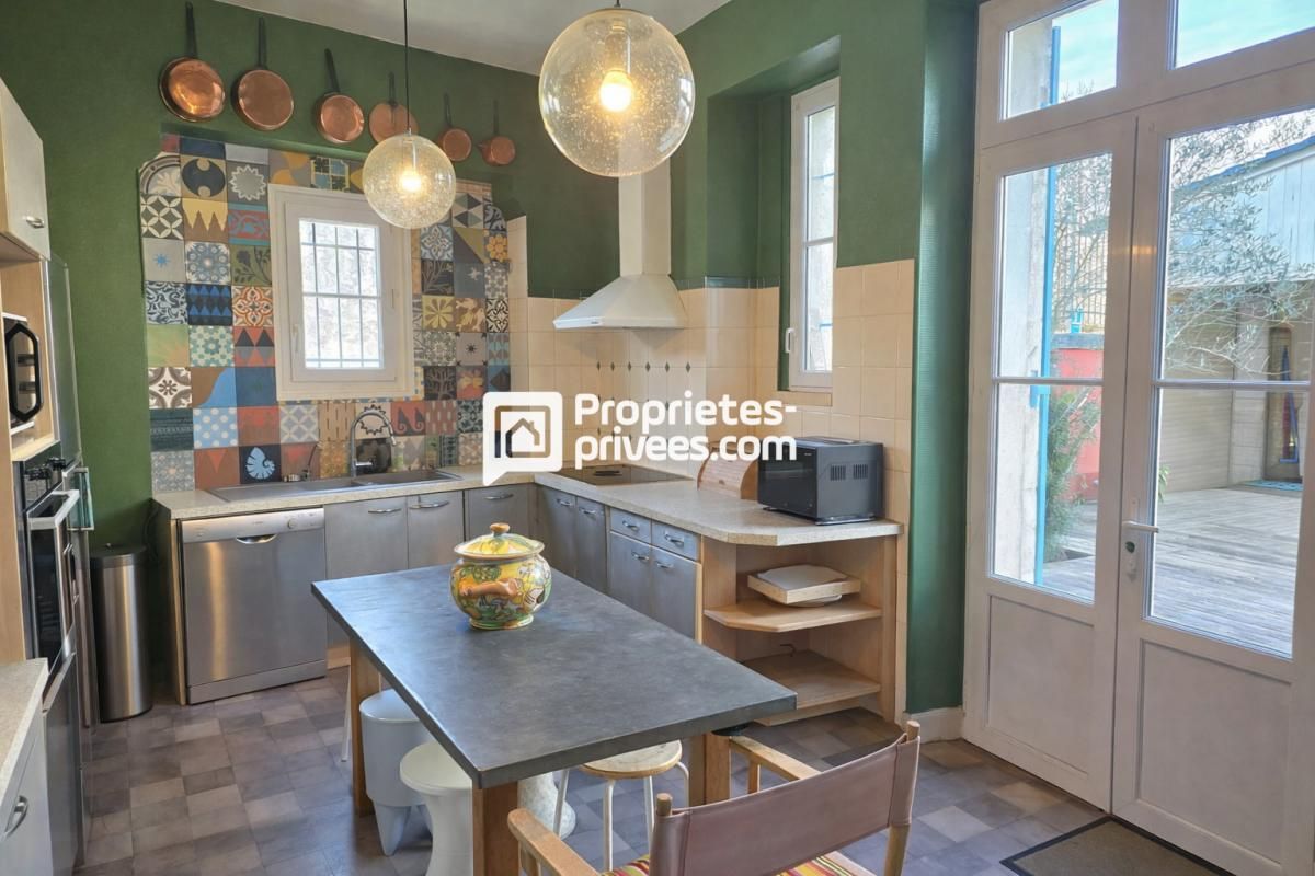 PERIGUEUX Maison de ville T8 d'env. 236 m2 avec 6 ch, piscine chauffée et garage sur PERIGUEUX (24000) 4