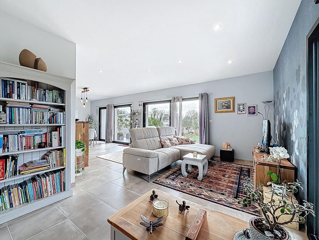 VANNES Maison familiale à Meucon, à 10 minutes de Vannes. Élégance, lumière et performance énergétique sur 1 760 m² de terrain 3