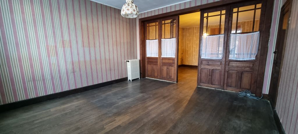 HIRSON Maison Hirson 8 pièce(s) 200 m2 4