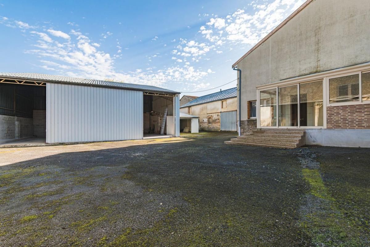LE CHATELET-SUR-RETOURNE Corps de ferme, maison et dépendances 3