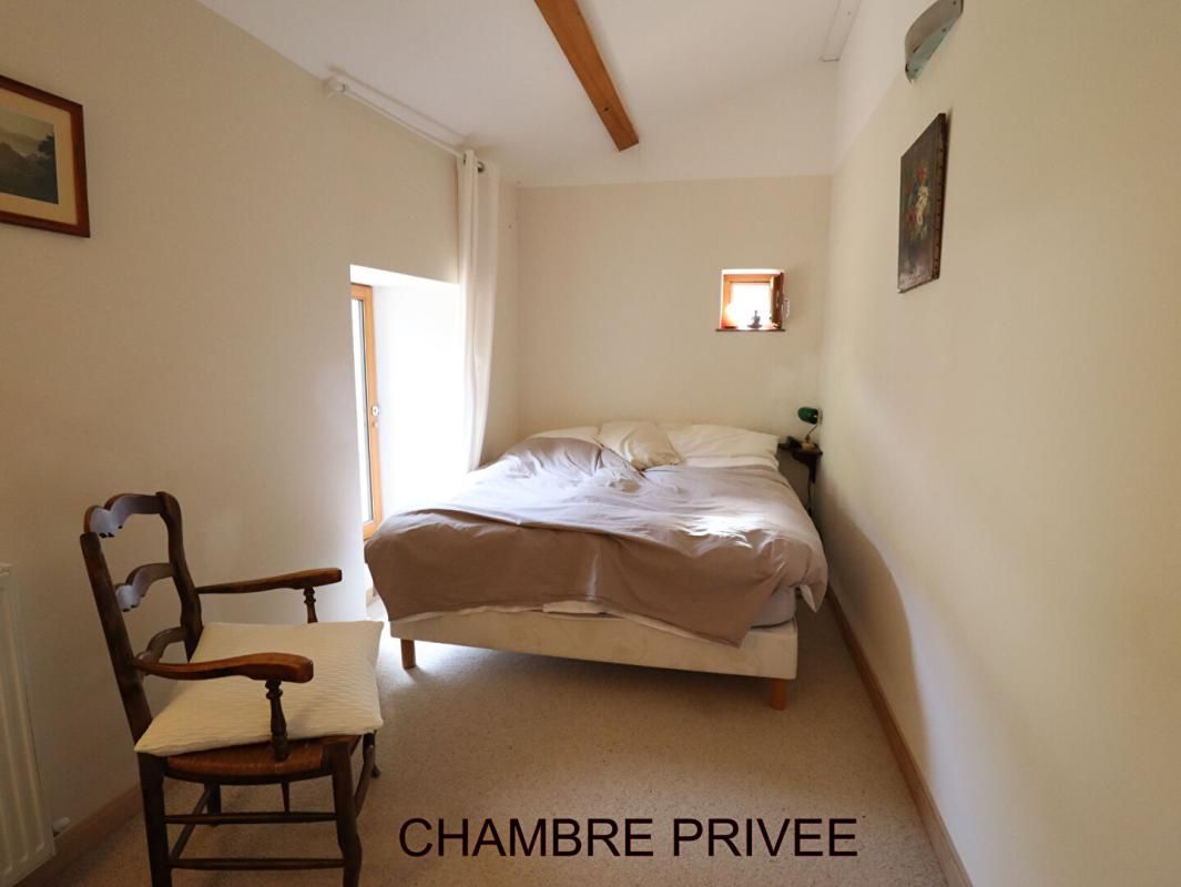 SAINT-JEAN-LA-VETRE Ensemble Gîte grande capacité avec espace détente et maison d'habitation avec terrain de 6000m2 environ 4