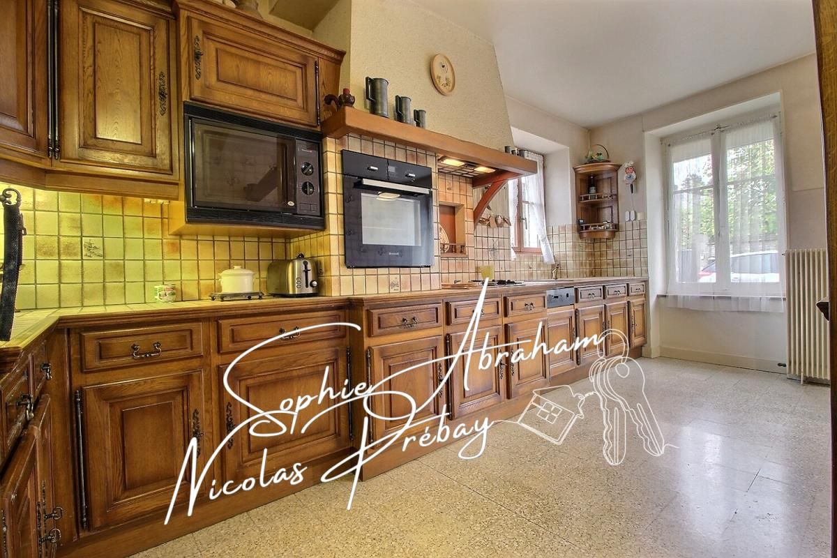 BAZOCHES-LES-GALLERANDES Maison de caractère, 5 chambres, grange et grand jardin clos 3