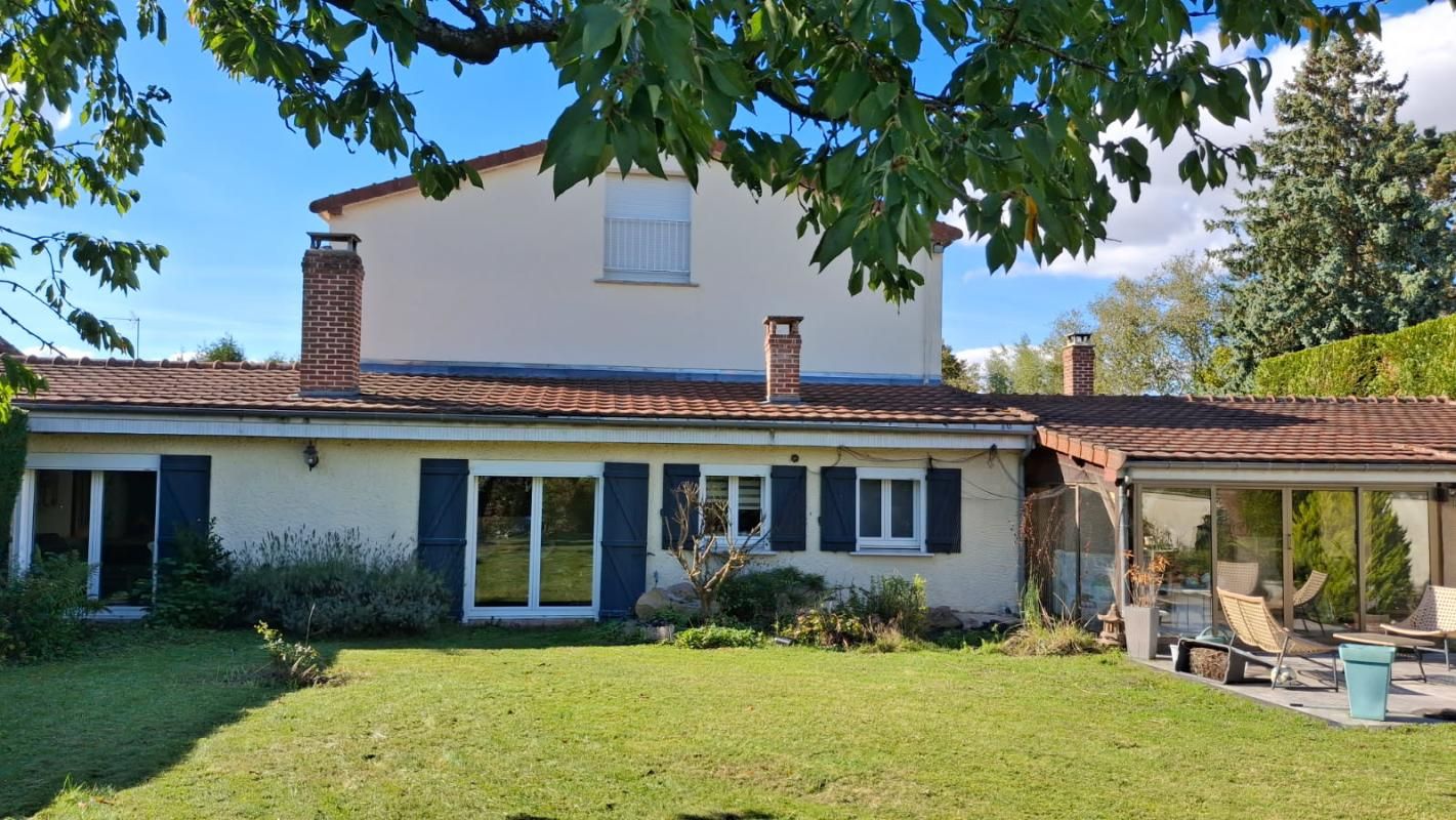 FAYET -CHARMANTE MAISON 4 CHAMBRES-JARDIN-GARAGE