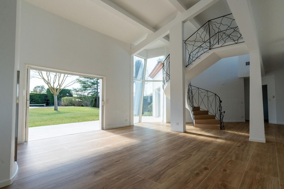 AIX-EN-PROVENCE Élégante villa contemporaine 5 suites 3