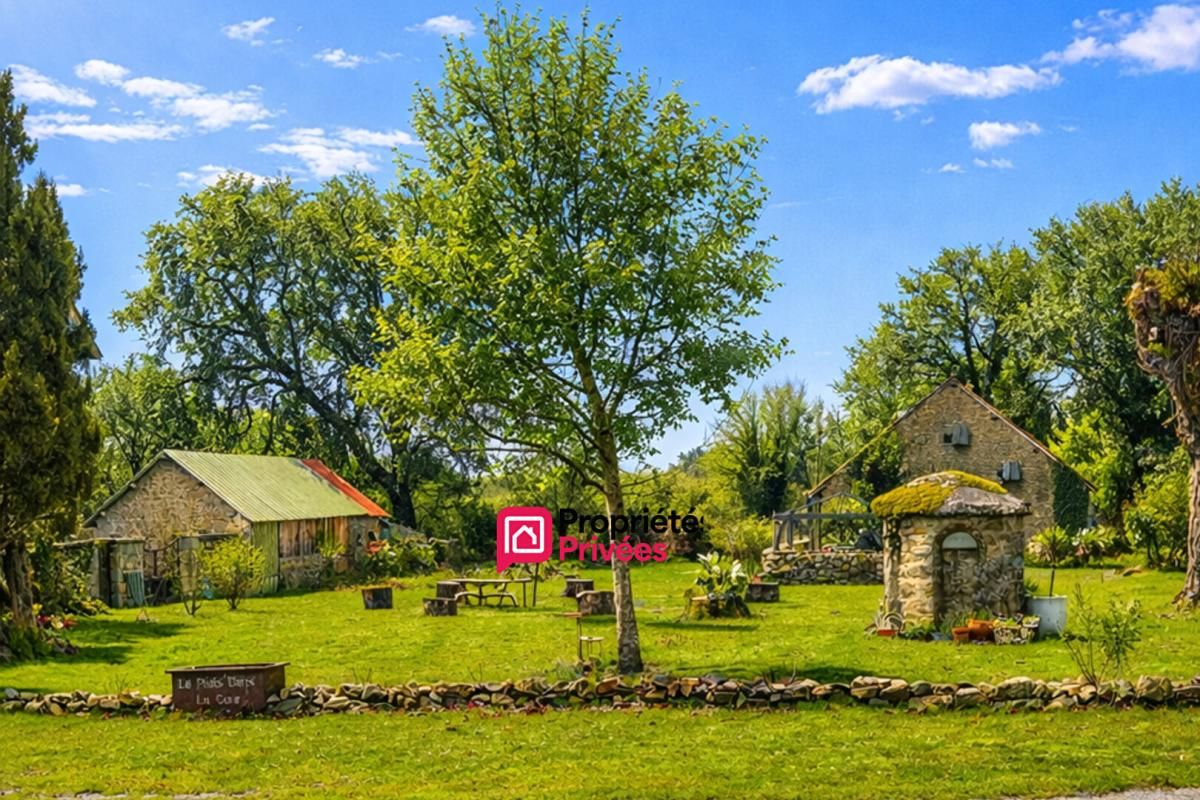 SAINT-PRIEST-DES-CHAMPS Maison T6 avec dépendances à vendre Saint Priest Des Champs de 200 m2 2