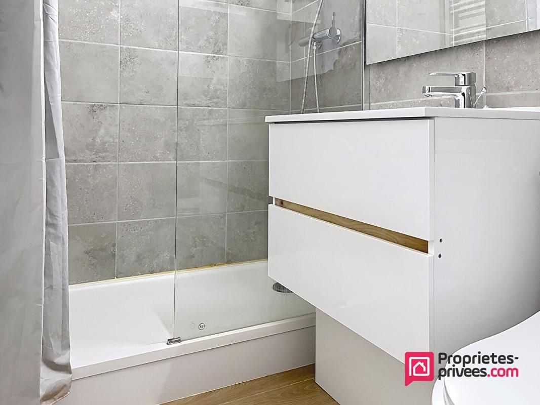 LA ROCHELLE LA ROCHELLE (St Nicolas) - Studio orientée ouest d'environ 20 m2 3