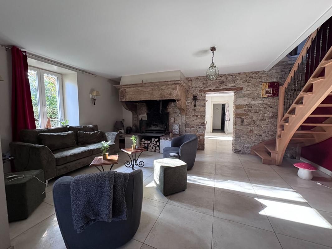 VAUBEXY Maison de caractère en parfait état avec grange attenante, terrasse et jardin 3