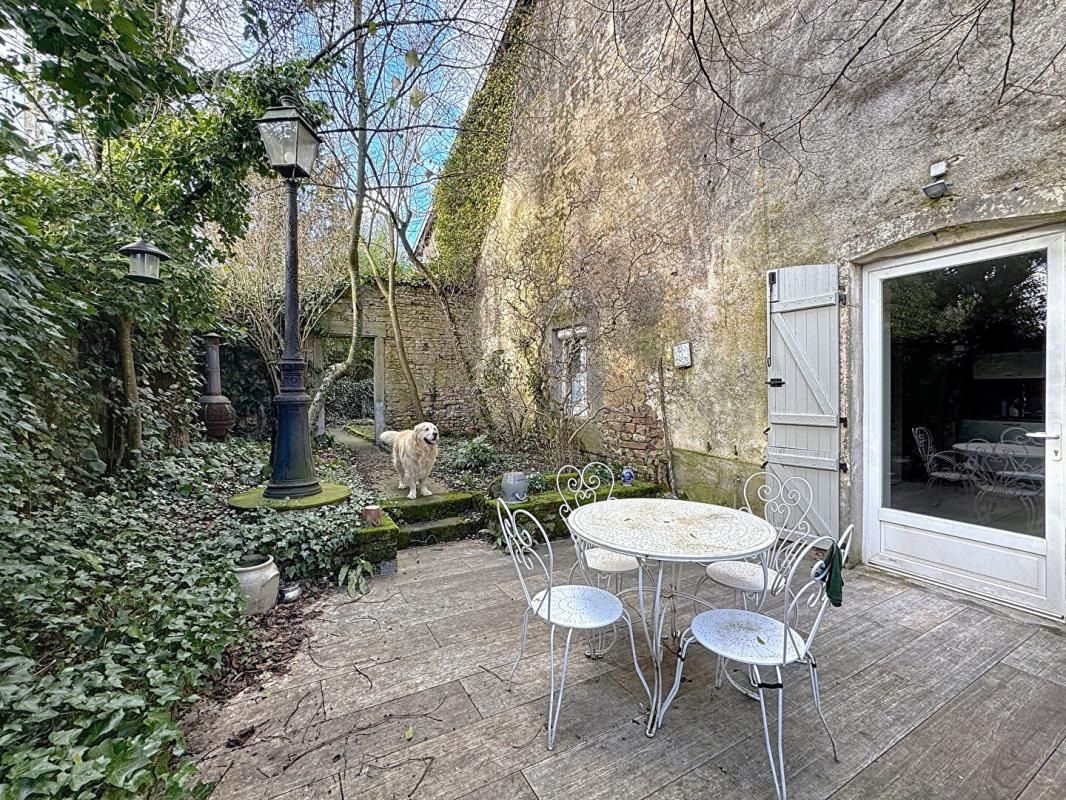 VAUBEXY Maison de caractère en parfait état avec grange attenante, terrasse et jardin 4