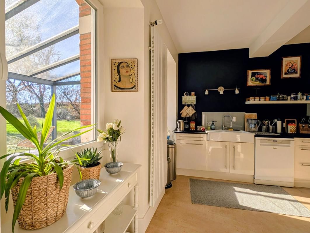 POUCHARRAMET Demeure du 18ème de 289 m² avec piscine et dépendances sur terrain de 3 hectares 3