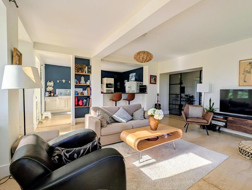 POUCHARRAMET Demeure du 18ème de 289 m² avec piscine et dépendances sur terrain de 3 hectares 4