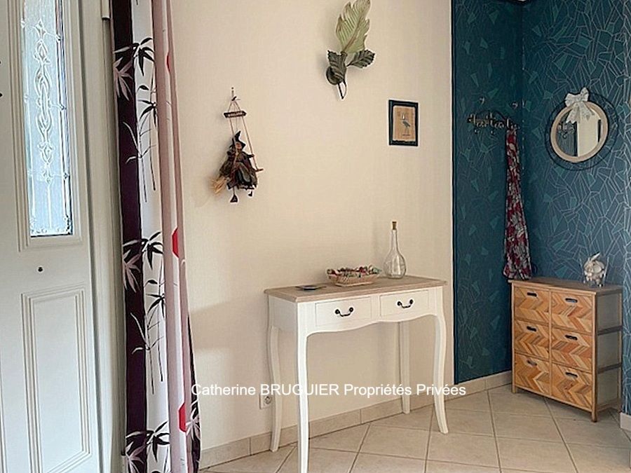 SAINT-SAUVEUR-D'AUNIS Villa lumineuse de plain pied 151 m2, 4 chambres, jardin piscine 3