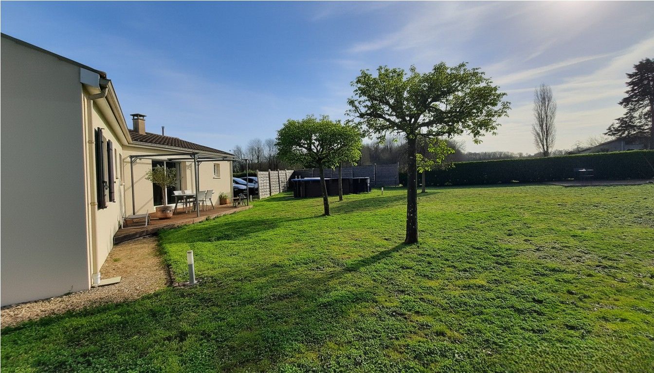 JONZAC Maison Jonzac 4 pièce(s) 97 m2 1