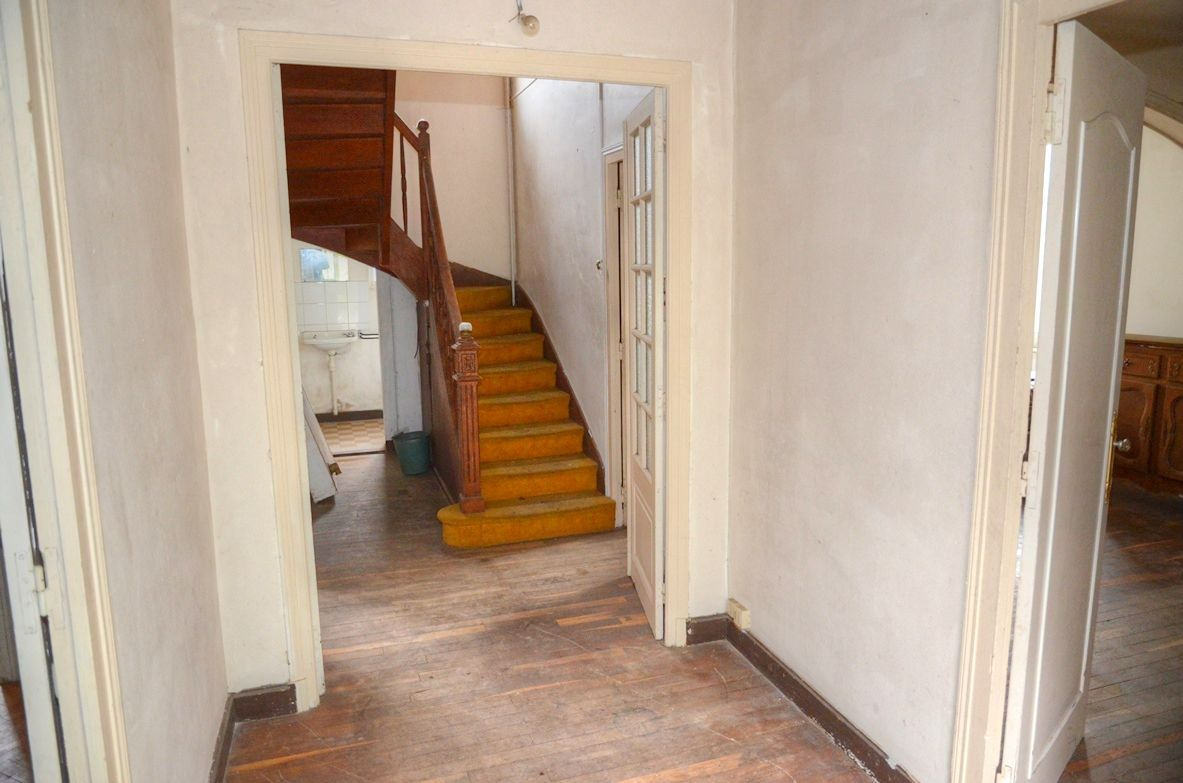 TREGUIER Maison aménageable en 5 appartements avec travaux importants 2