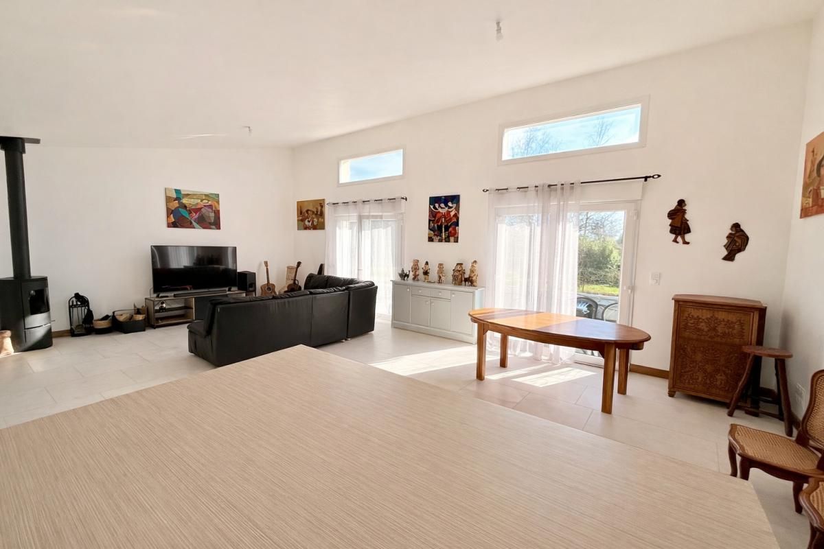 VILLECHETIVE A 20min de Sens, Maison de plain-pied de 2025, 9 pièces , 4 chambres , Exposition plein Sud, DPE A 3