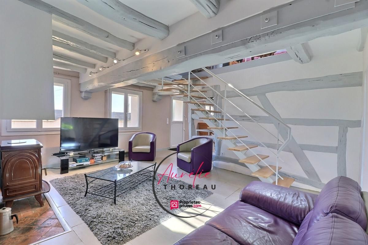 NEUVILLE-AUX-BOIS Longère sur terrain clos 1