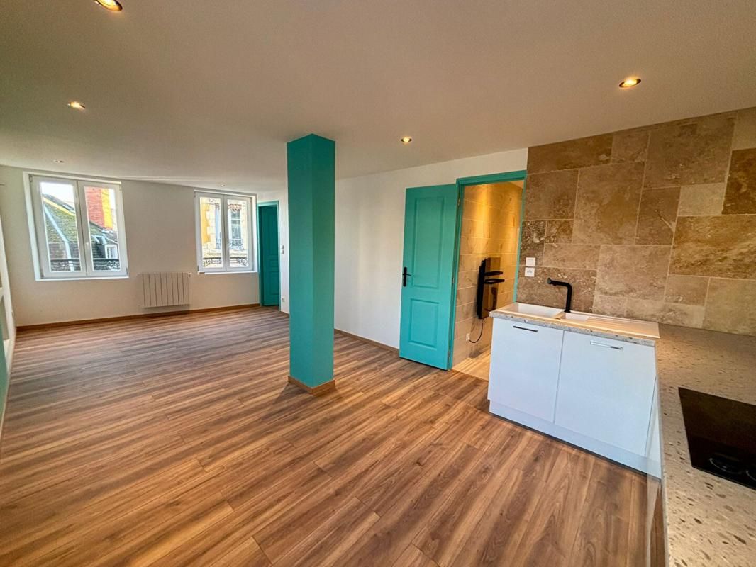 NEVERS Appartement rénové en plein coeur de Nevers 2 pièces 36.19 m2 2