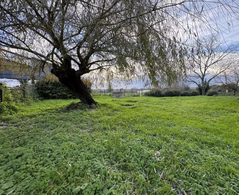 CORME-ROYAL Corme Royal maison de 5 pièces de 160 m2 avec dépendances 4