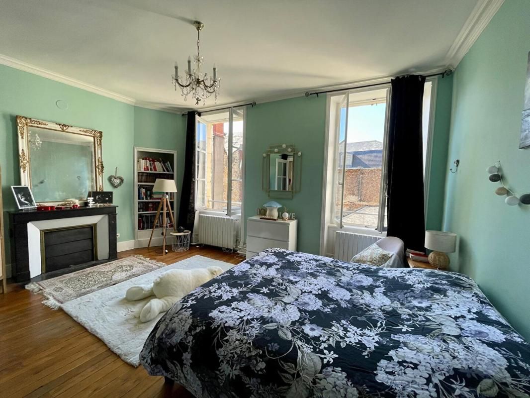 NEVERS Grand appartement de caractère de 173 m² en plein centre de Nevers - Garage - Dépendance - 4 chambres 2