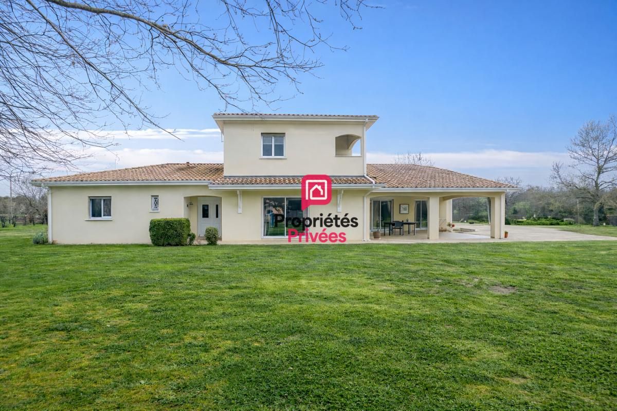 BAZAS Grande maison familiale lumineuse avec jardin arboré et double garage 3