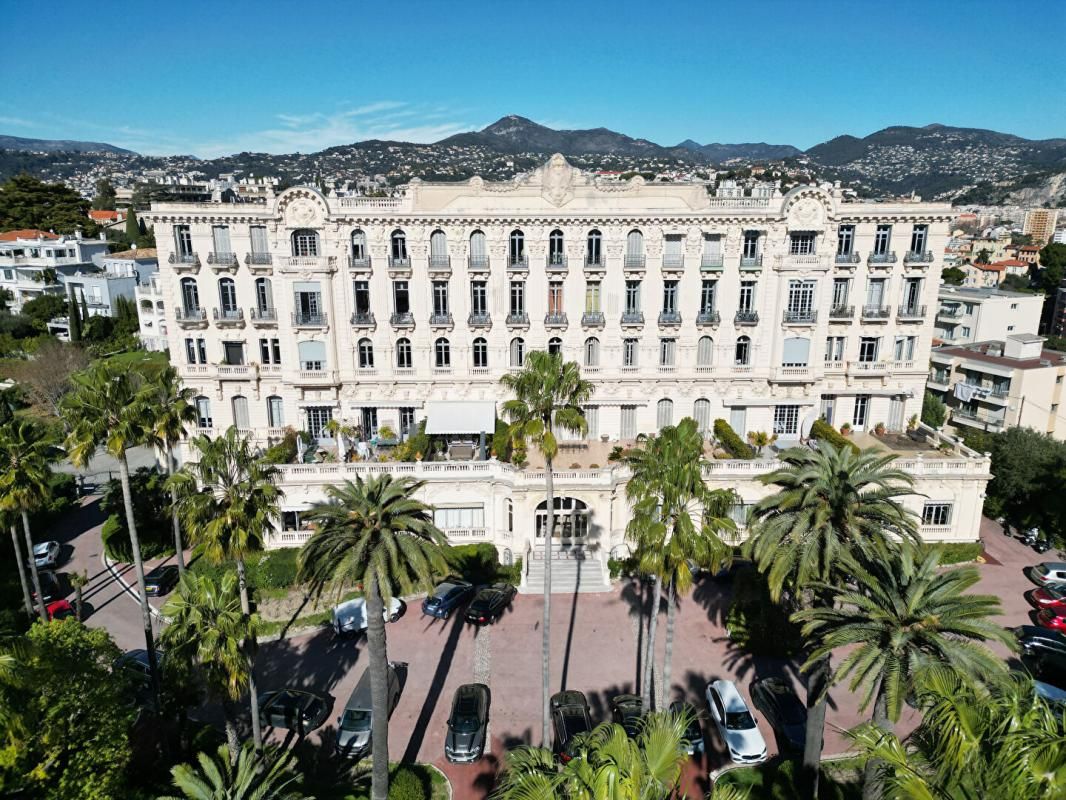 PALAIS HERMITAGE - CIMIEZ - Appartement 3 pièces - Dernier etage