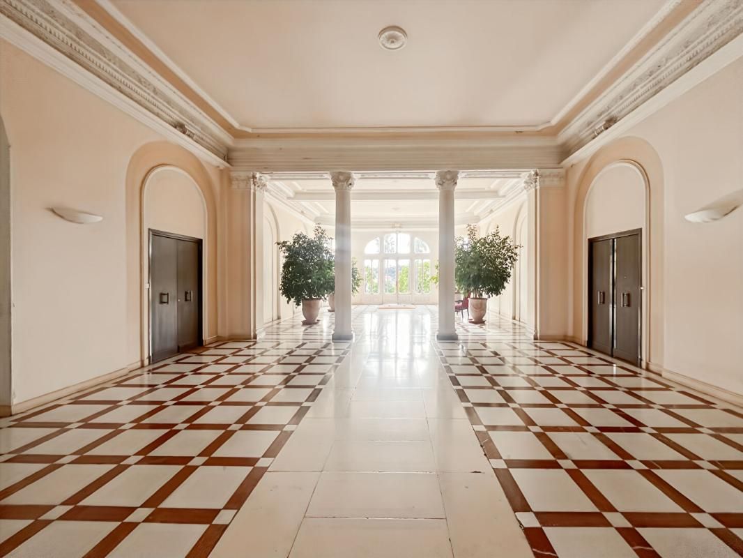 NICE PALAIS HERMITAGE - CIMIEZ - Appartement 3 pièces - Dernier etage 4