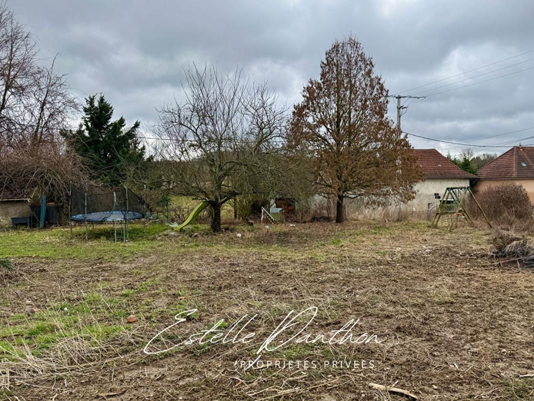 DOISSIN Terrain constructible de 860 m2 à Doissin 1