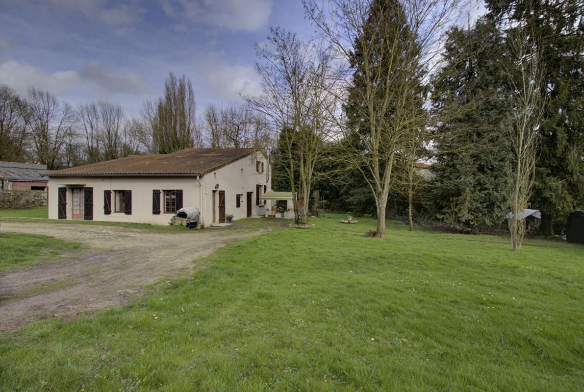 Maison La Chapelle Baton 6 pièce(s) 135 m2