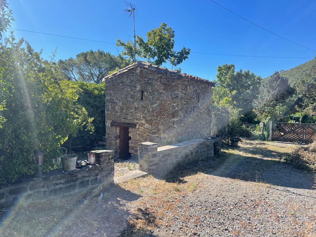 ANDUZE Mas en pierres mitoyen proche Anduze sur terrain constructible de 1900 m2 3